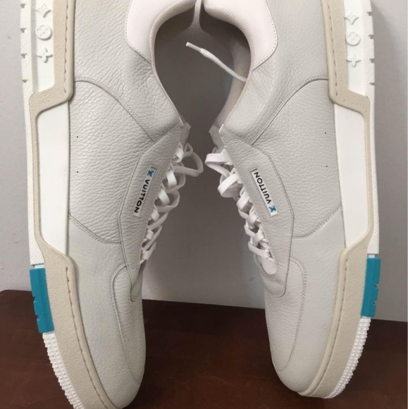 LOUIS VUITTON PARIS AUTHENTIC SNEAKER with the series number VL0230 15. - Picture 10 of 10